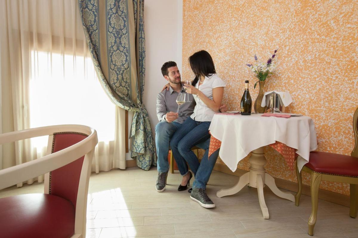 Albergo Antica Corte Marchesini كامبانيا لوبيا المظهر الخارجي الصورة
